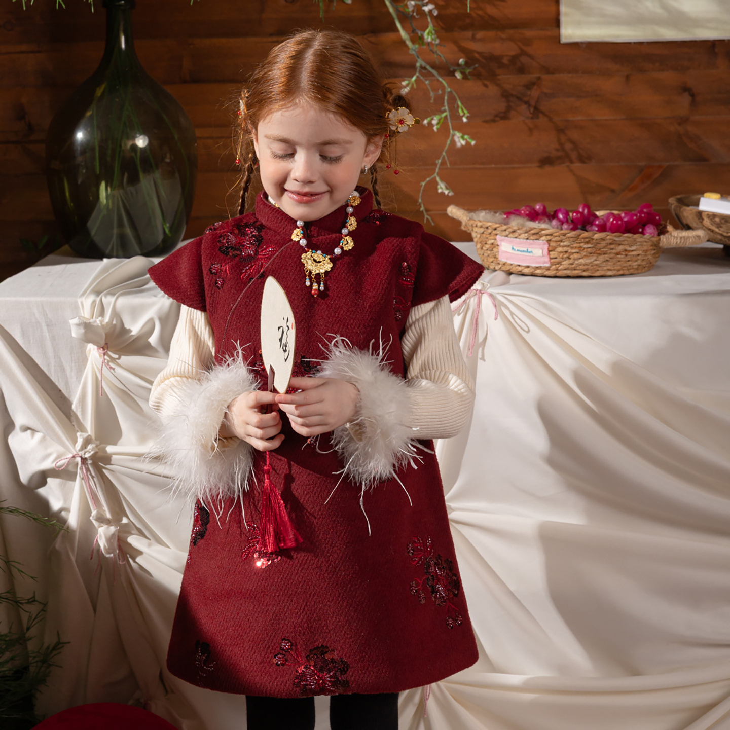 2025秋冬新女童新中式国风刺绣旗袍背心裙加厚红色呢料年款连衣裙