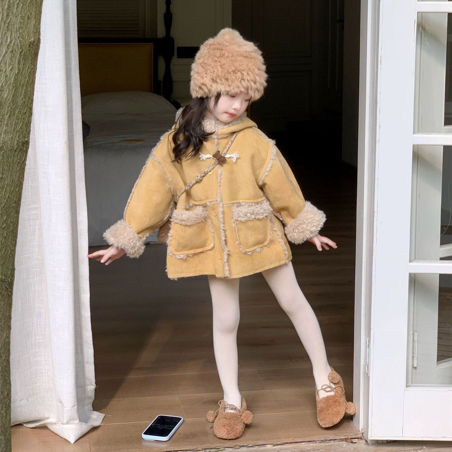 女童仿皮毛加绒加厚连帽外套洋气