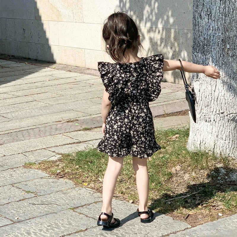 童装夏墙裂推荐ins女童夏复古碎花荷叶花边上衣飞袖背心+短裤套装