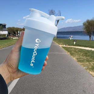 K创意户外便携健身摇摇杯蛋白粉摇瓶密封塑料摇摇杯简约高级水杯