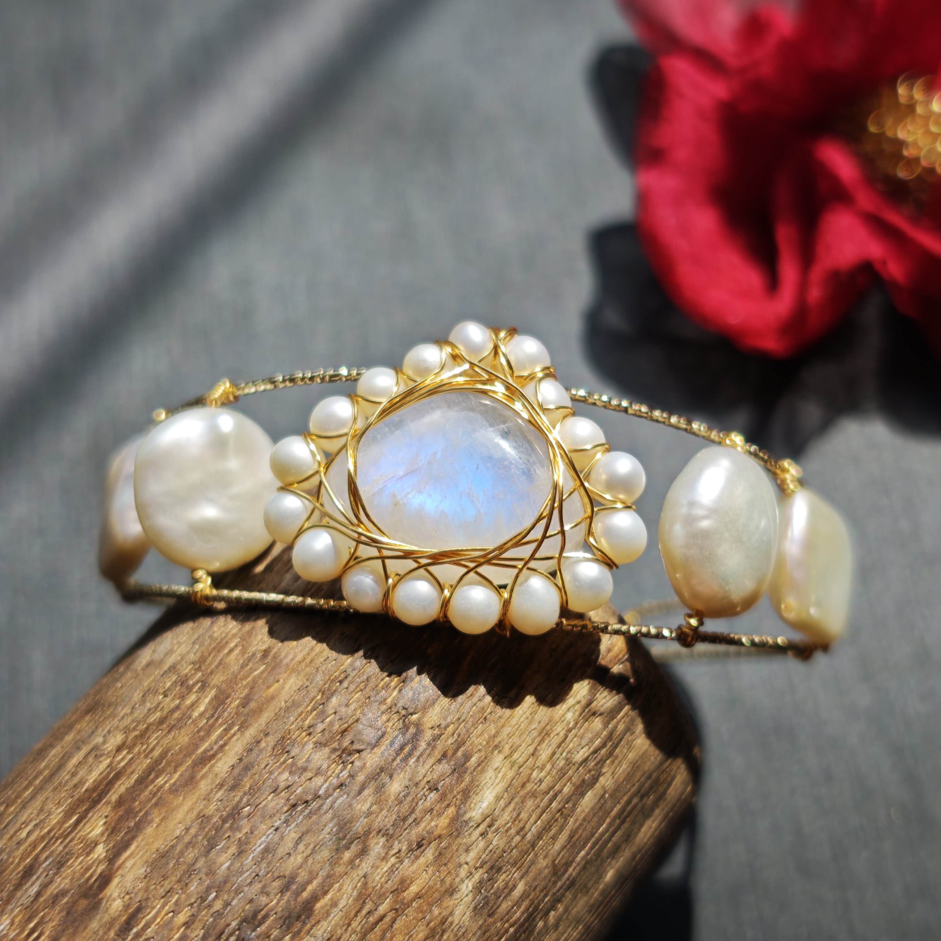 天然月光石手镯淡水珍珠复古小众气质开口铜镀金手工饰品