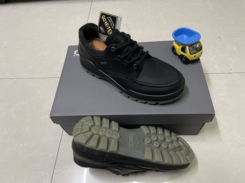 现货ECCO爱步防滑户外休闲鞋防水牛皮鞋舒适透气徒步鞋831714踪迹