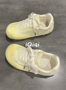 七七主人家 奶黄色小众学院板鞋女2025新款鞋子女ins风圆头德训鞋