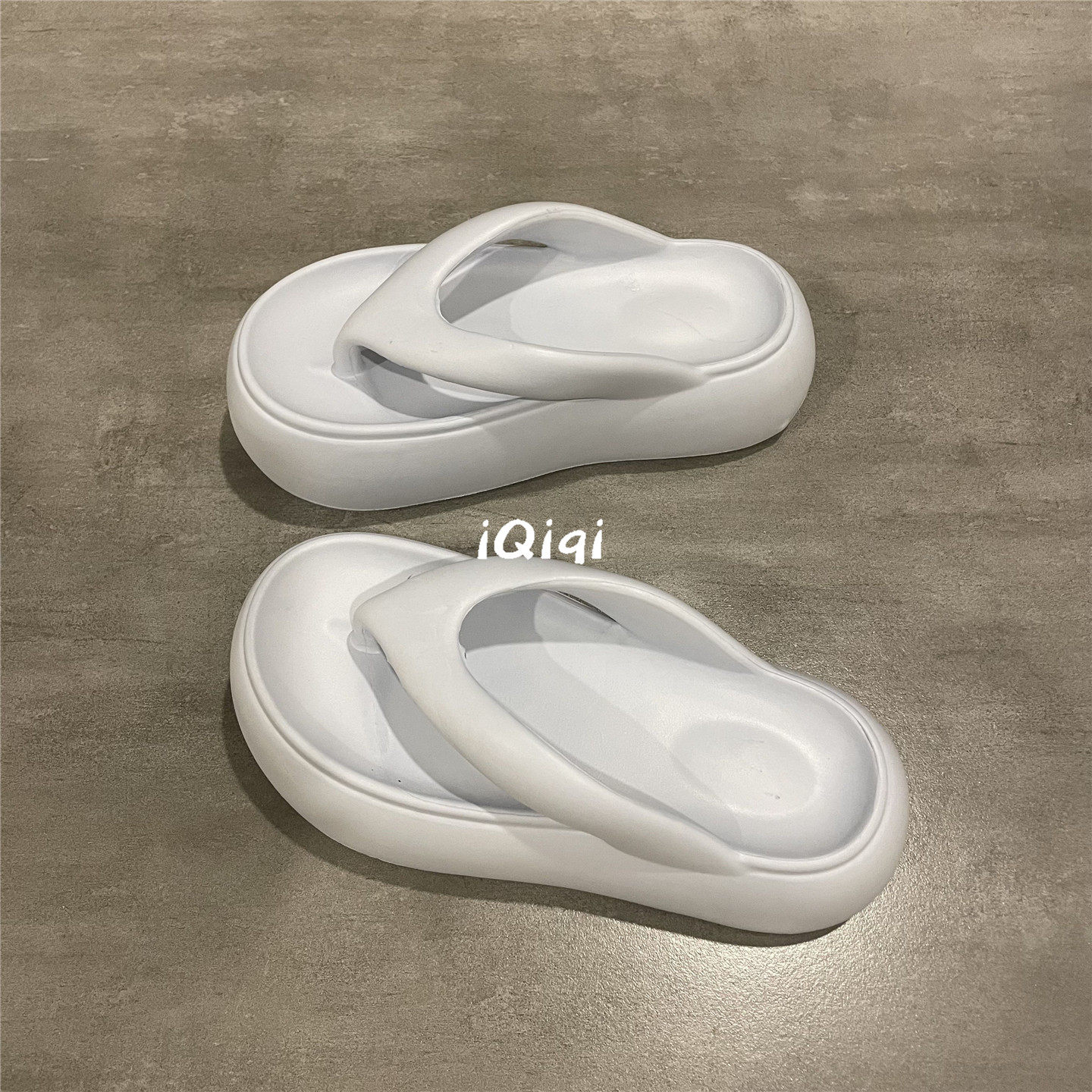 七七主人家 夹趾松糕底休闲外穿人字拖鞋女2026年春夏季新款凉拖,女鞋,人字拖,淘宝优惠券,粉丝福利购,淘宝优惠卷