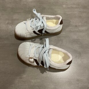 七七主人家 加绒棉鞋金属扣绑带设计冬季鞋子女平底通勤贝壳板鞋