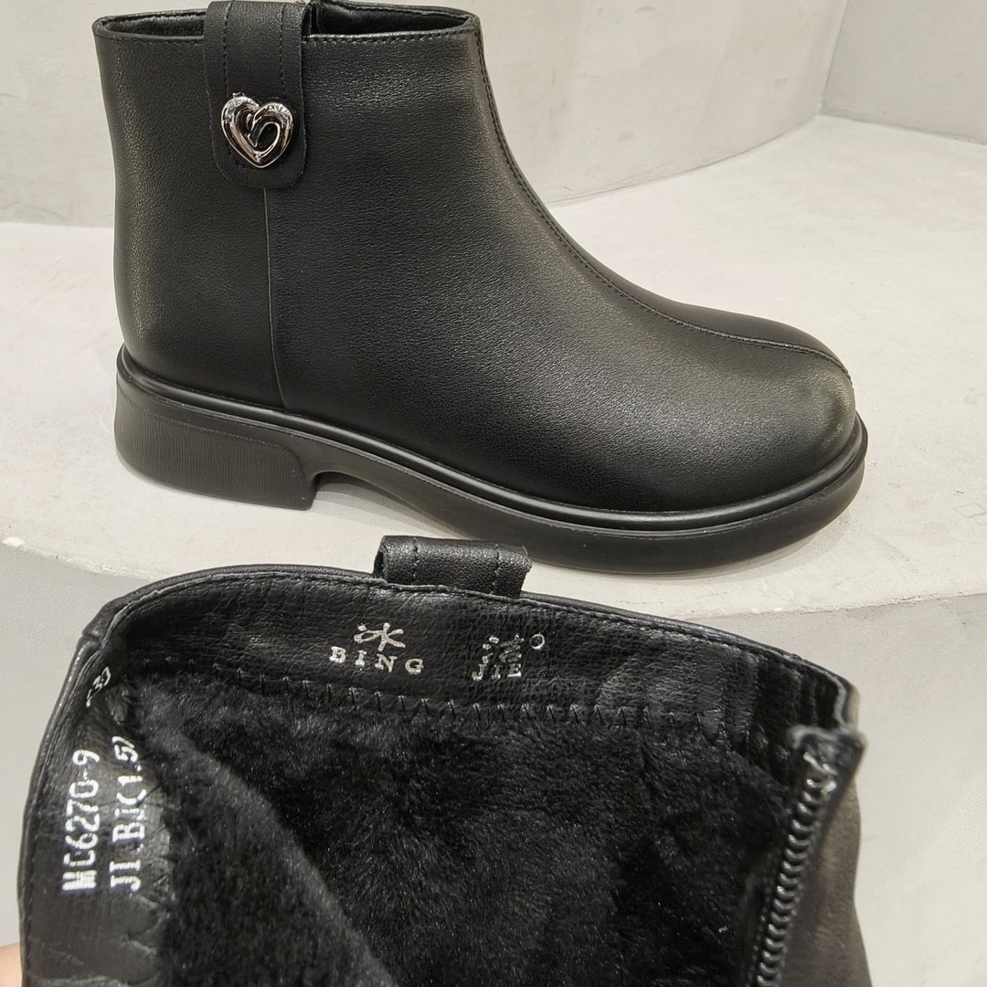 冰洁女鞋2025冬季款短靴真皮低跟粗跟圆头软底加绒妈妈鞋06270-9