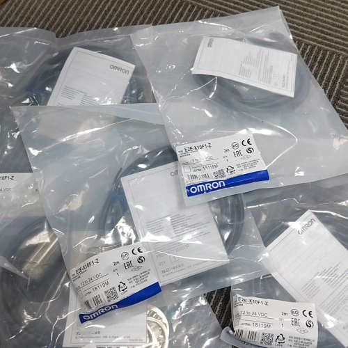 E2E-X10F1-Z 2M接近开关传感器，有6个 单议价