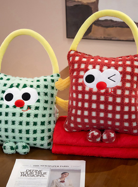 小怪兽抱枕被子两用暖手三合一办公室午睡毯空调被车载折叠被毛毯