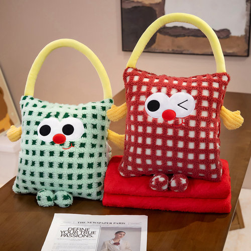 小怪兽抱枕被子两用暖手三合一办公室午睡毯空调被车载折叠被毛毯