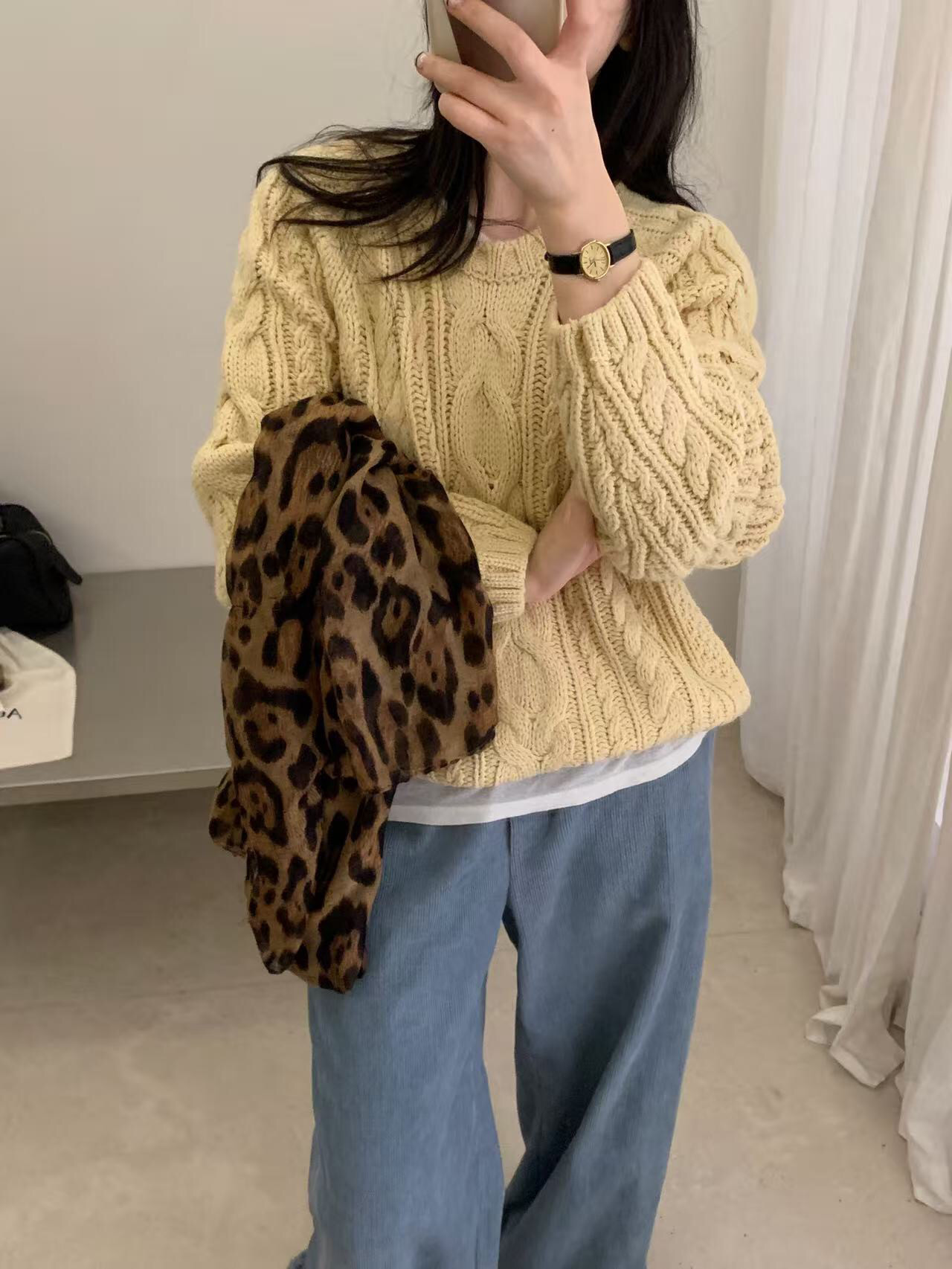 纯色圆领贴布重工麻花套头毛衣女