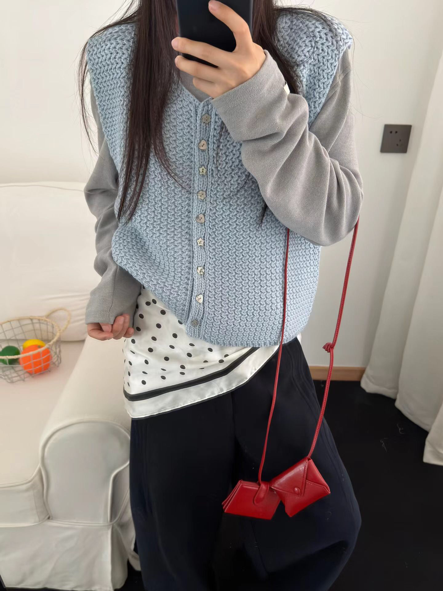 纯色圆领贝壳扣针织马甲背心女