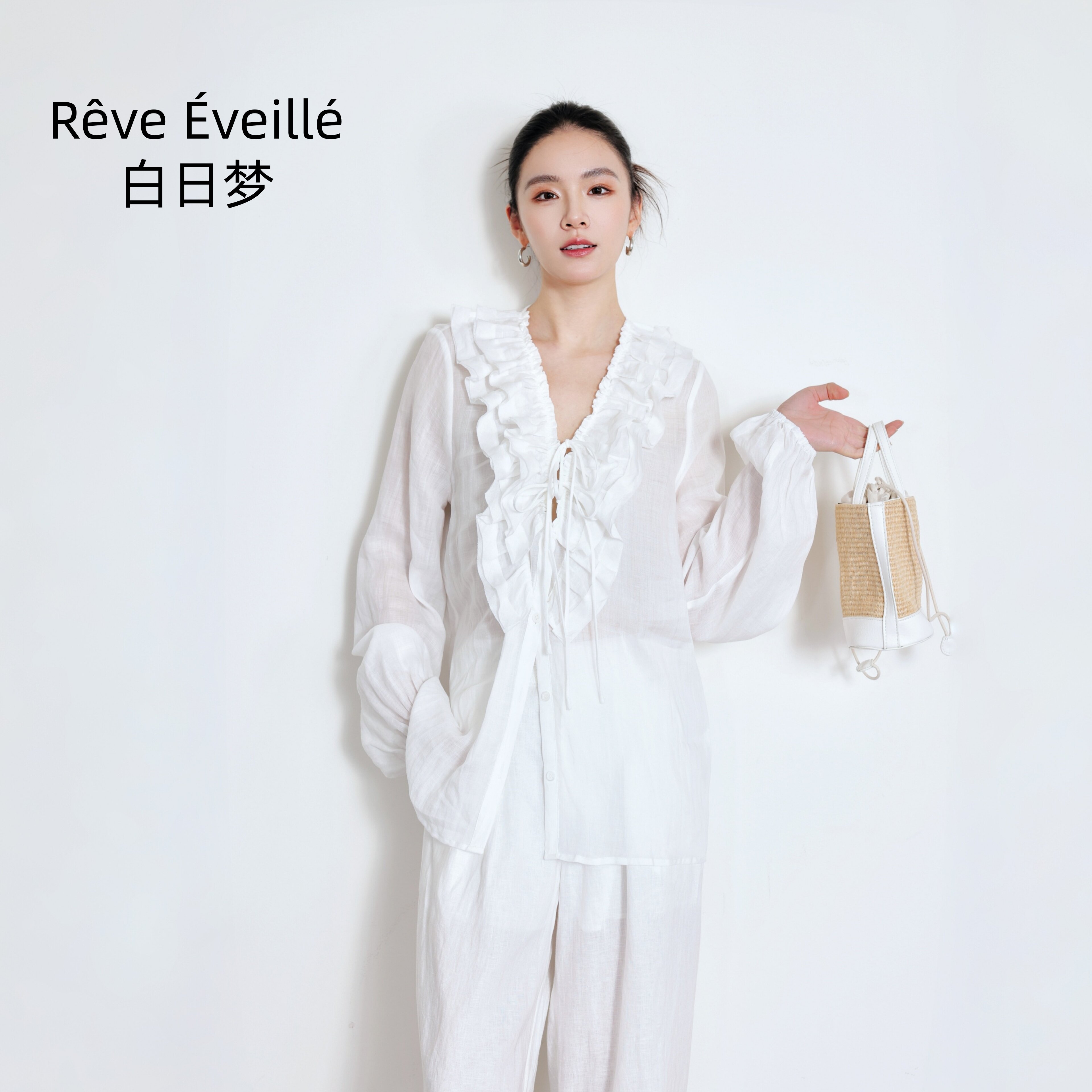 南油品质2026春新款法式度假风衬衫女V领荷叶边系带宽松防晒衬衣