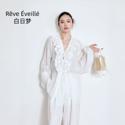 南油品质2026春新款法式度假风衬衫女V领荷叶边系带宽松防晒衬衣