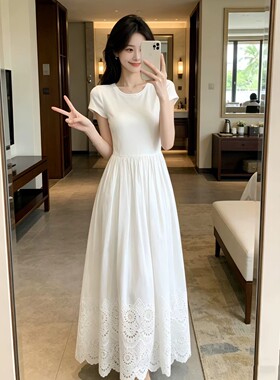 南油品质法式复古圆领收腰白色连衣裙女2026夏季度假风大摆仙女裙