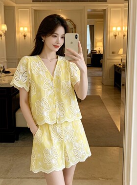 南油2026夏季新款蝴蝶刺绣亮片套装V领蕾丝上衣+高腰短裤两件套女