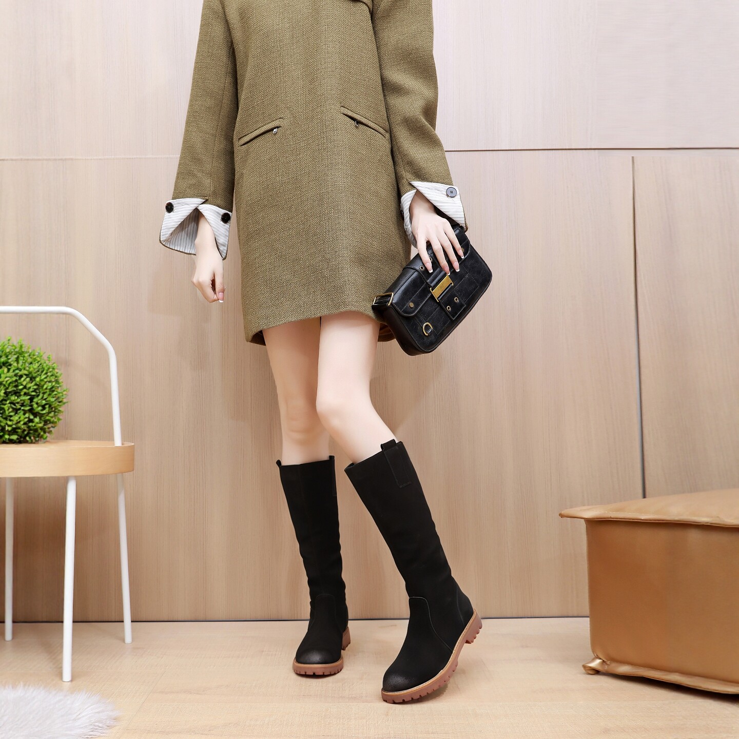 牛反绒真皮圆头中跟高筒长靴女