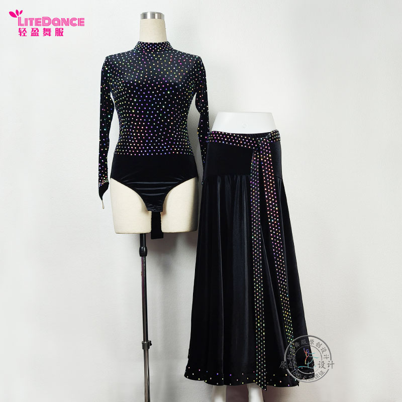 新款摩登舞蹈丝绒套装定制满钻