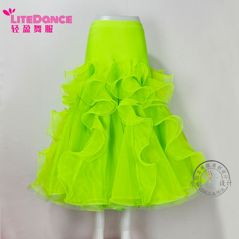 新款的裙摆半身裙定制摩登舞服