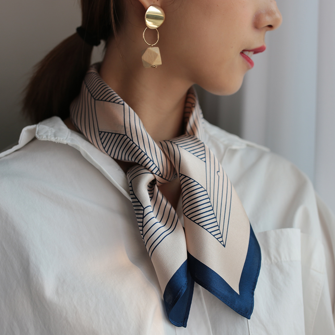 丝巾女小方巾百搭春秋款洋气时尚搭配衬衫西装绑包薄款秋冬季脖子