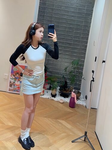 正确版 fn宅女同款2026春夏新款韩版圆领撞色拼接长袖T恤女打底衫