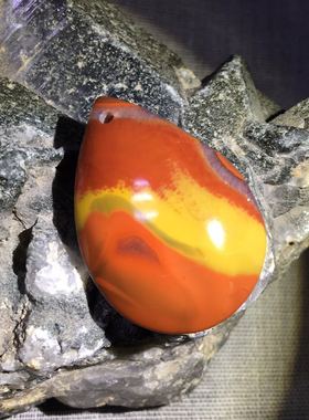 天然战国红玛瑙雨滴艳丽风吊坠