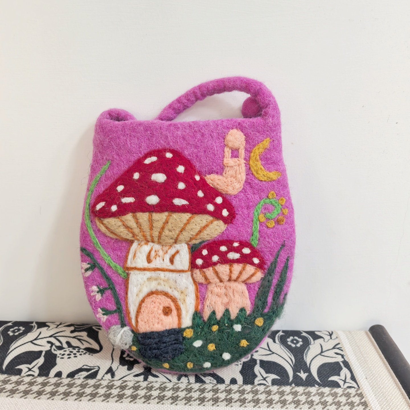 毡糖趣尼泊尔手工羊毛毡蘑菇小房子斜挎包可爱少女风手机包毛毡包