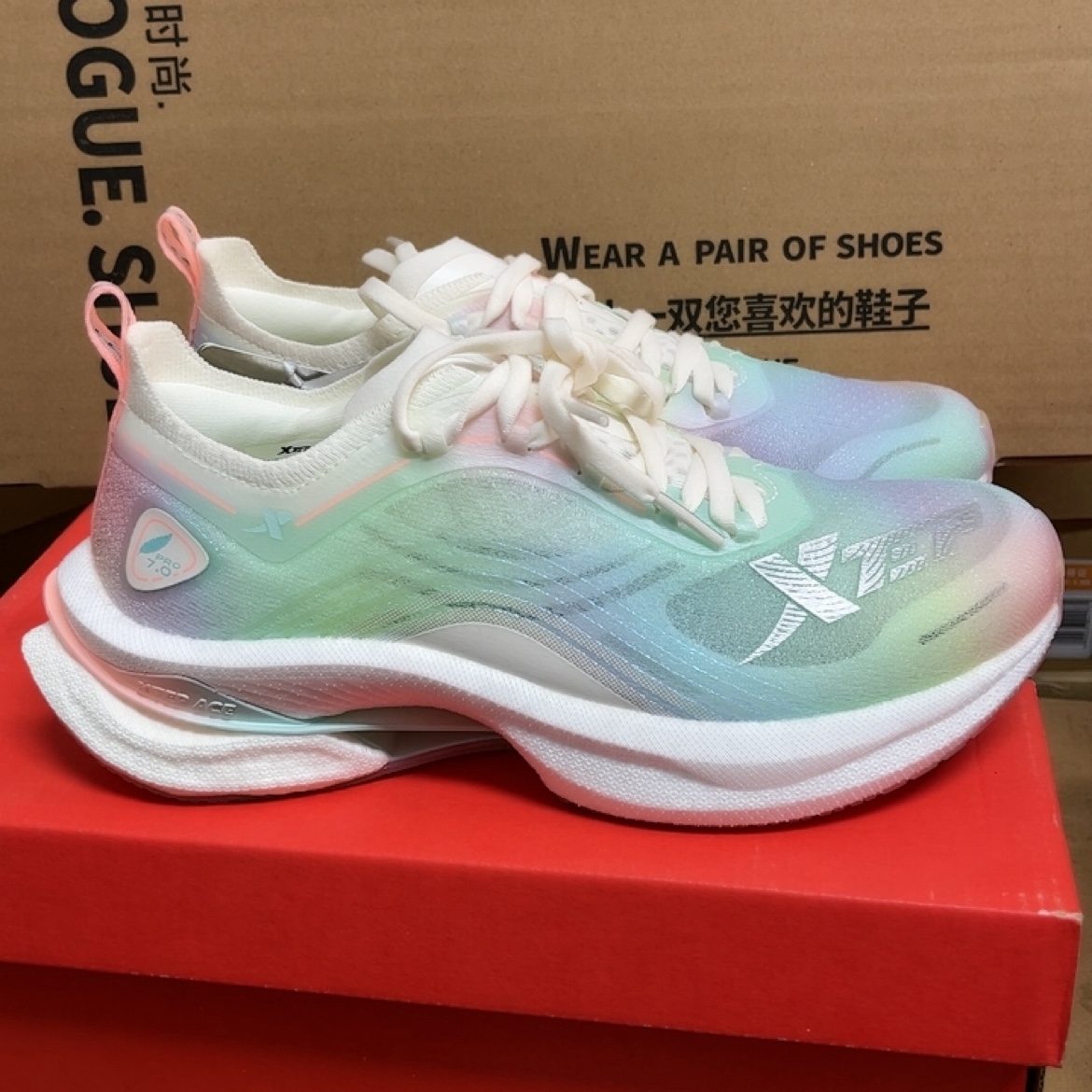 特步致轻7.0PRO跑鞋女鞋2023夏季新款轻质透气运动鞋977218110028