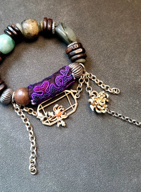 打籽绣翡翠沉香老纹银手串