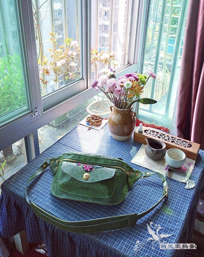 民族风纯手工缝制多功能老绣真皮唐草花牛皮单肩斜跨胸包：青.绿