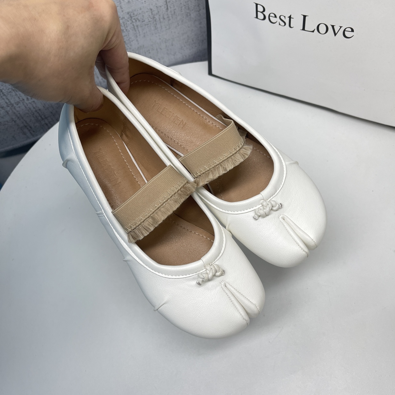 一脚蹬平底软底猪蹄分趾网红女鞋