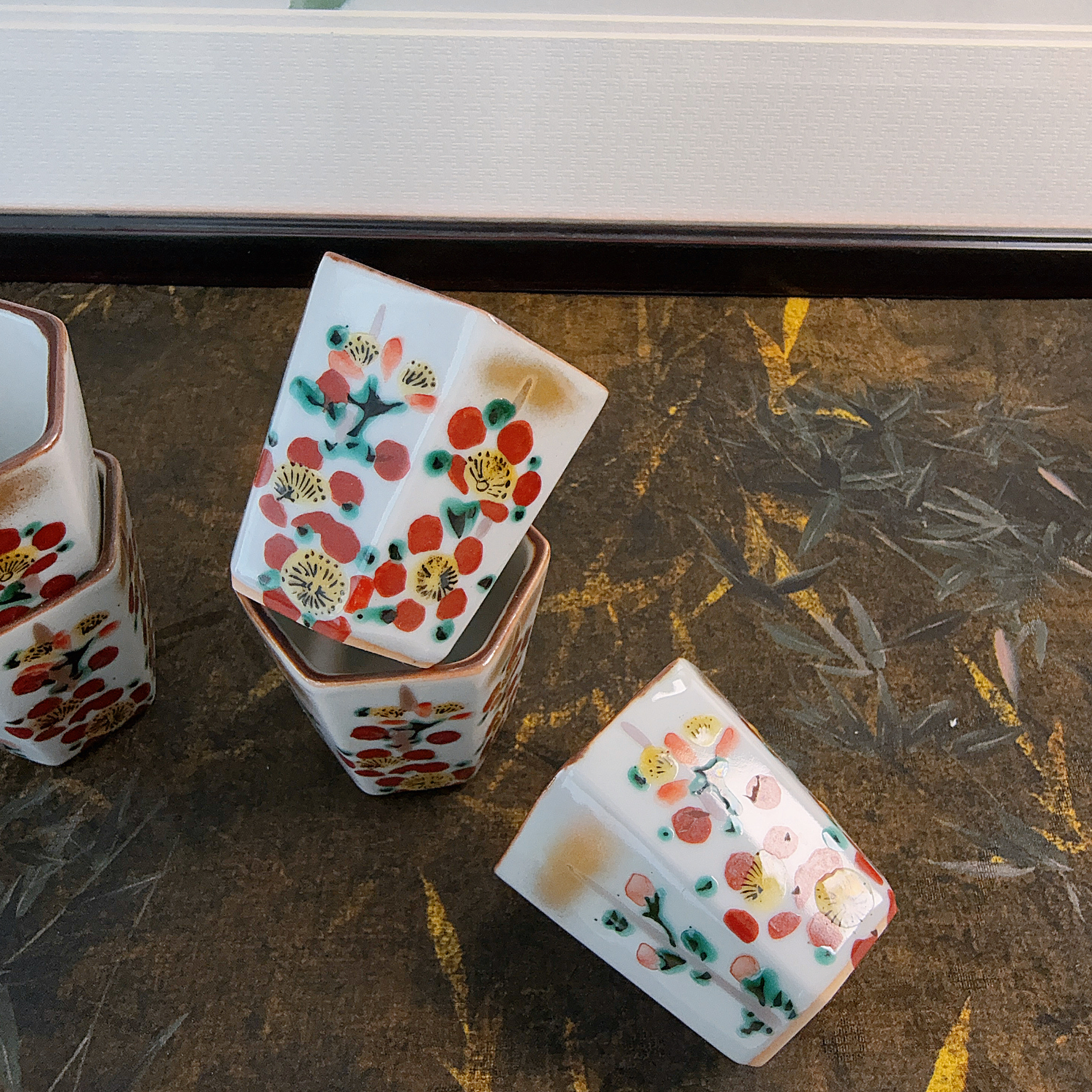 九谷烧 坂山作 交趾釉手绘红梅 六角 品茗杯 一口杯功夫茶杯酒杯