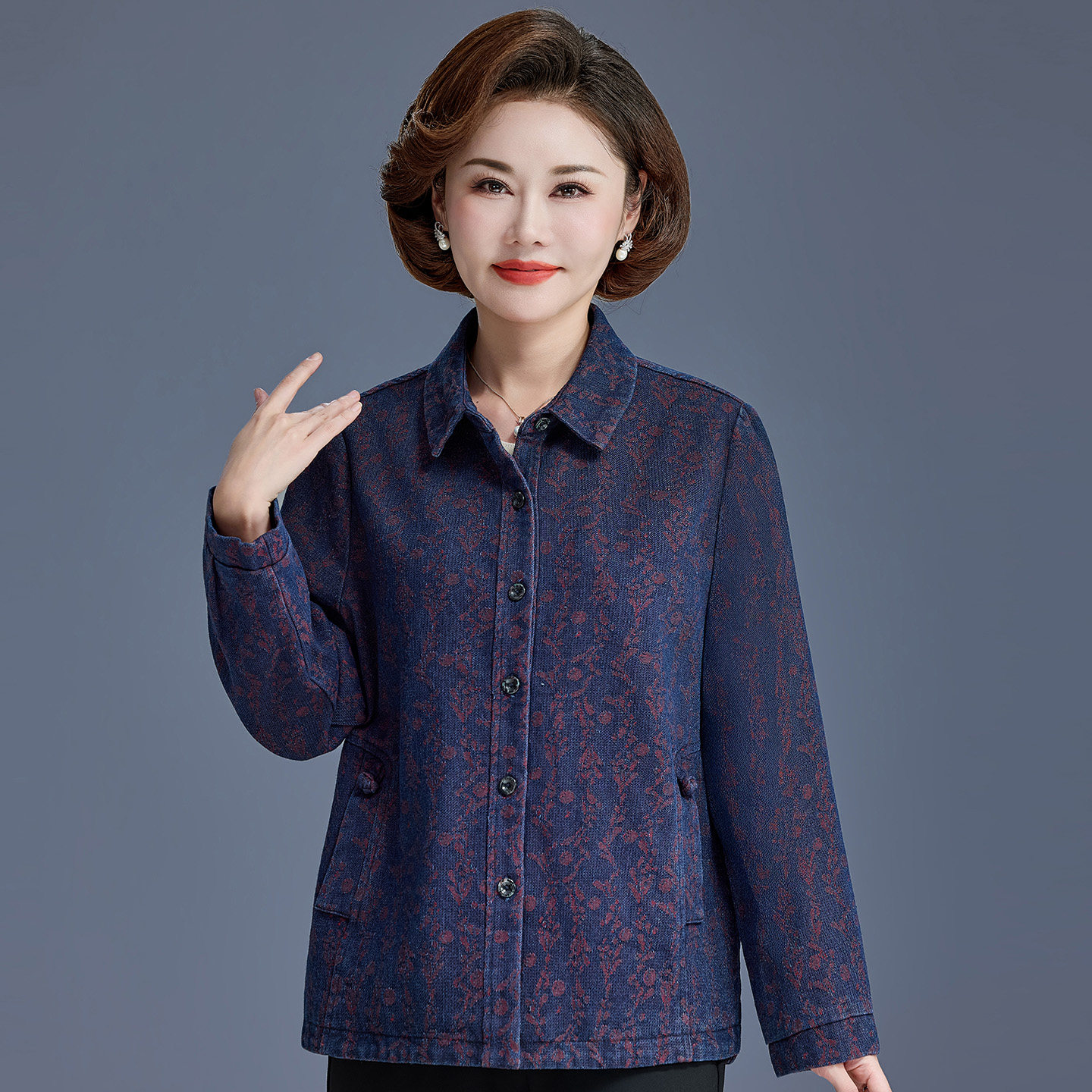 老年女妈妈春秋牛仔外套时尚宽松图片