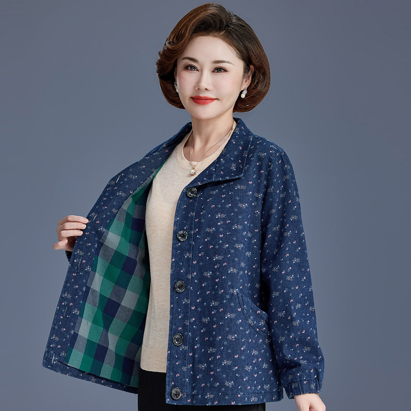 妈妈秋新款外套牛仔老年女装洋气图片