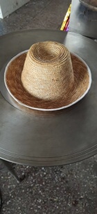 杂技道具白边草帽表演道具杂耍道具小丑滑稽道具耍草帽麦杆草帽