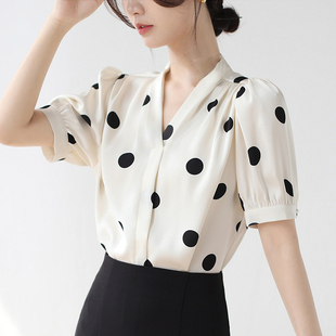 法式复古波点V领衬衫短袖女2026夏季新款玫瑰花系带缎面通勤上衣