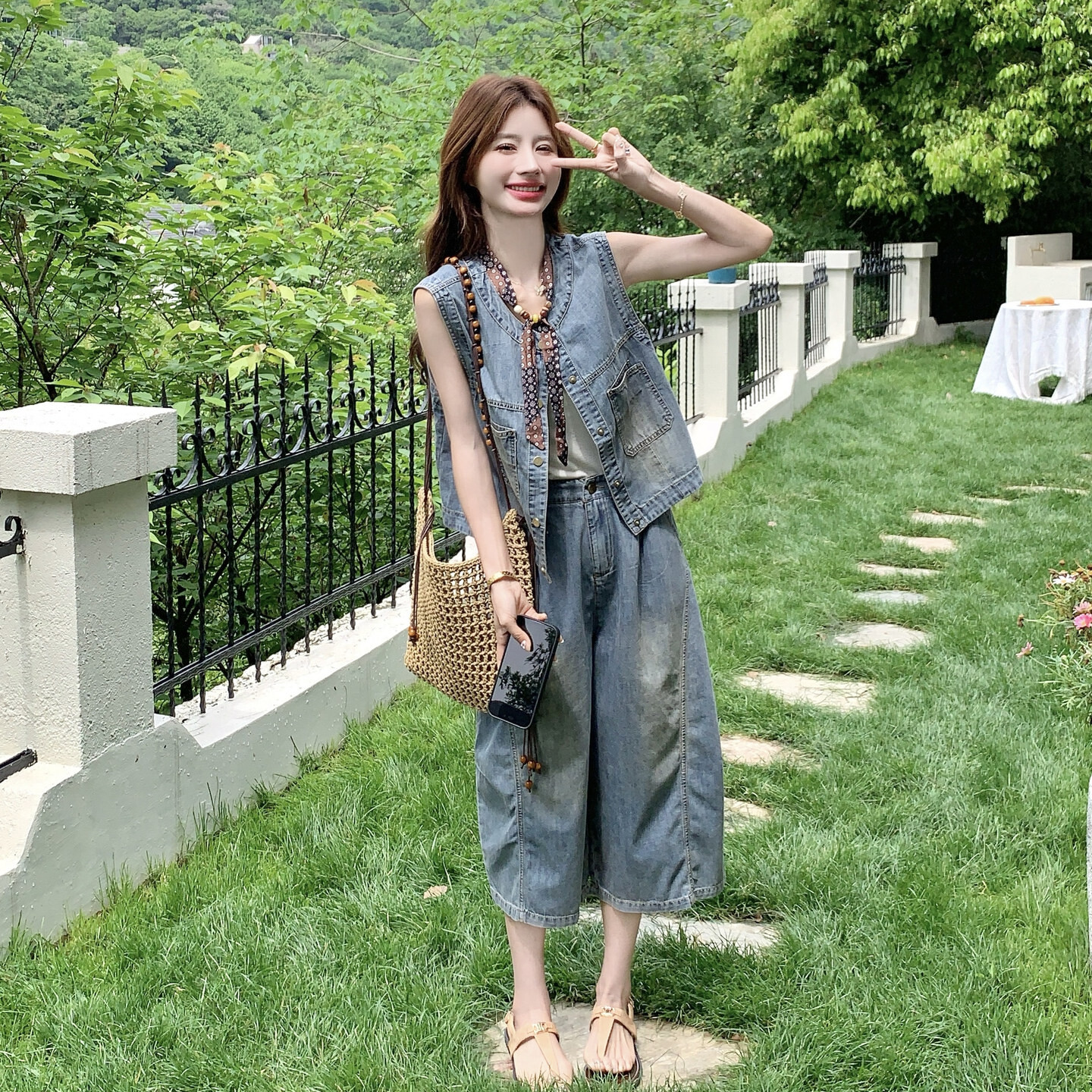 刺绣新款上市牛仔套装女无袖马甲七分阔腿裤两件套夏感复古风穿搭
