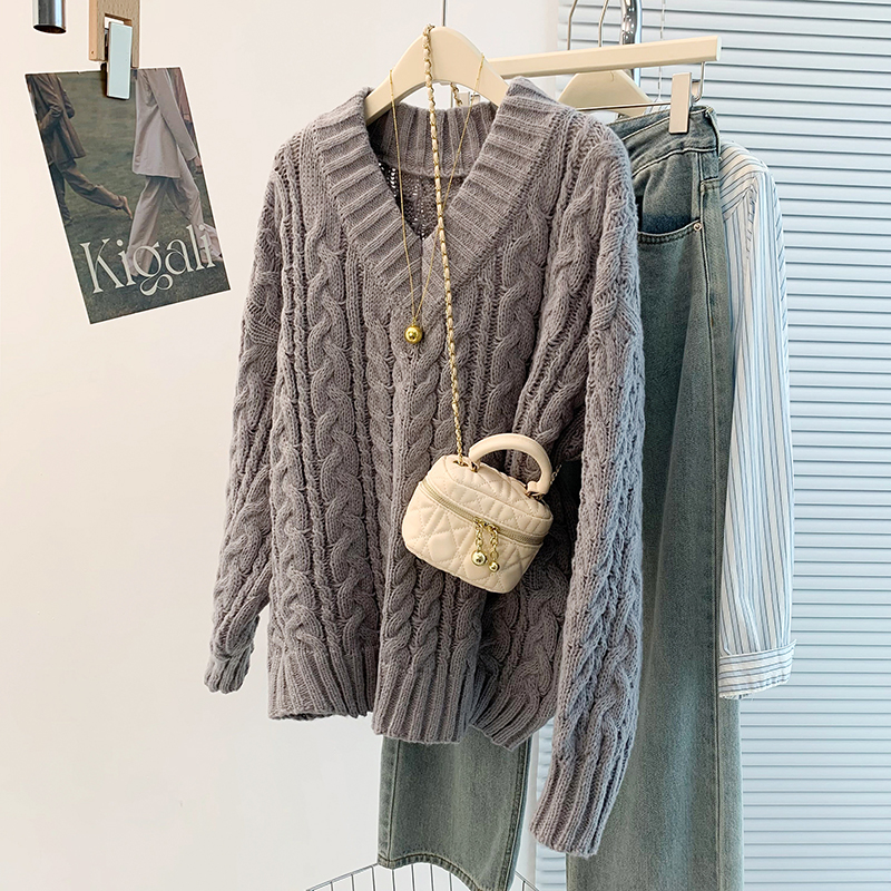 超好看麻花V领毛衣女秋季新款大码胖mm显瘦漂亮中长款针织衫