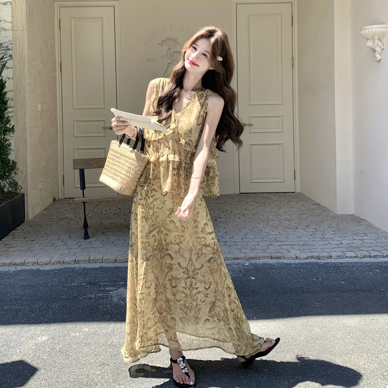 夏日优质氛围感度假风无袖碎花上衣套装女新款超火小众不撞款穿搭