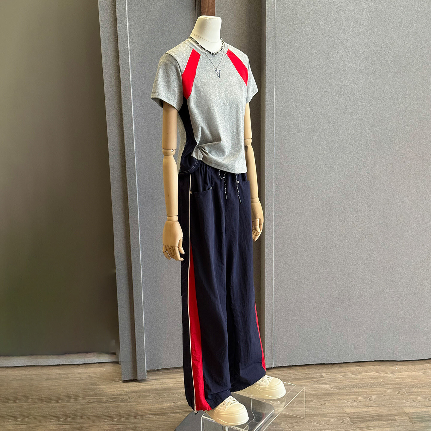 盐系松弛感休闲运动时尚套装女夏季圆领撞色拼接上衣阔腿裤两件套