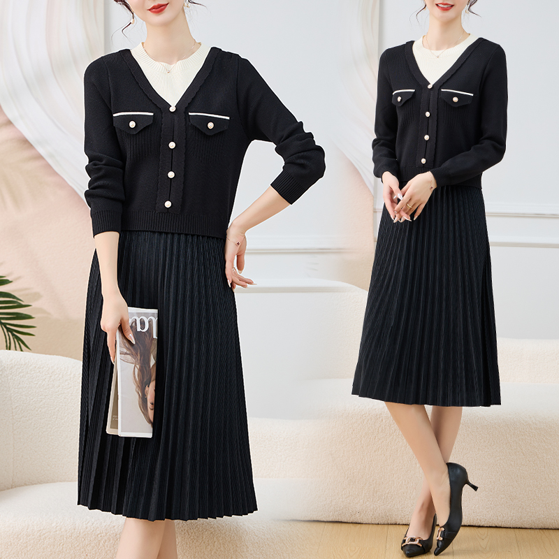 拼接假两件连衣裙女秋冬新款气质修身显瘦毛衣打底裙配大衣