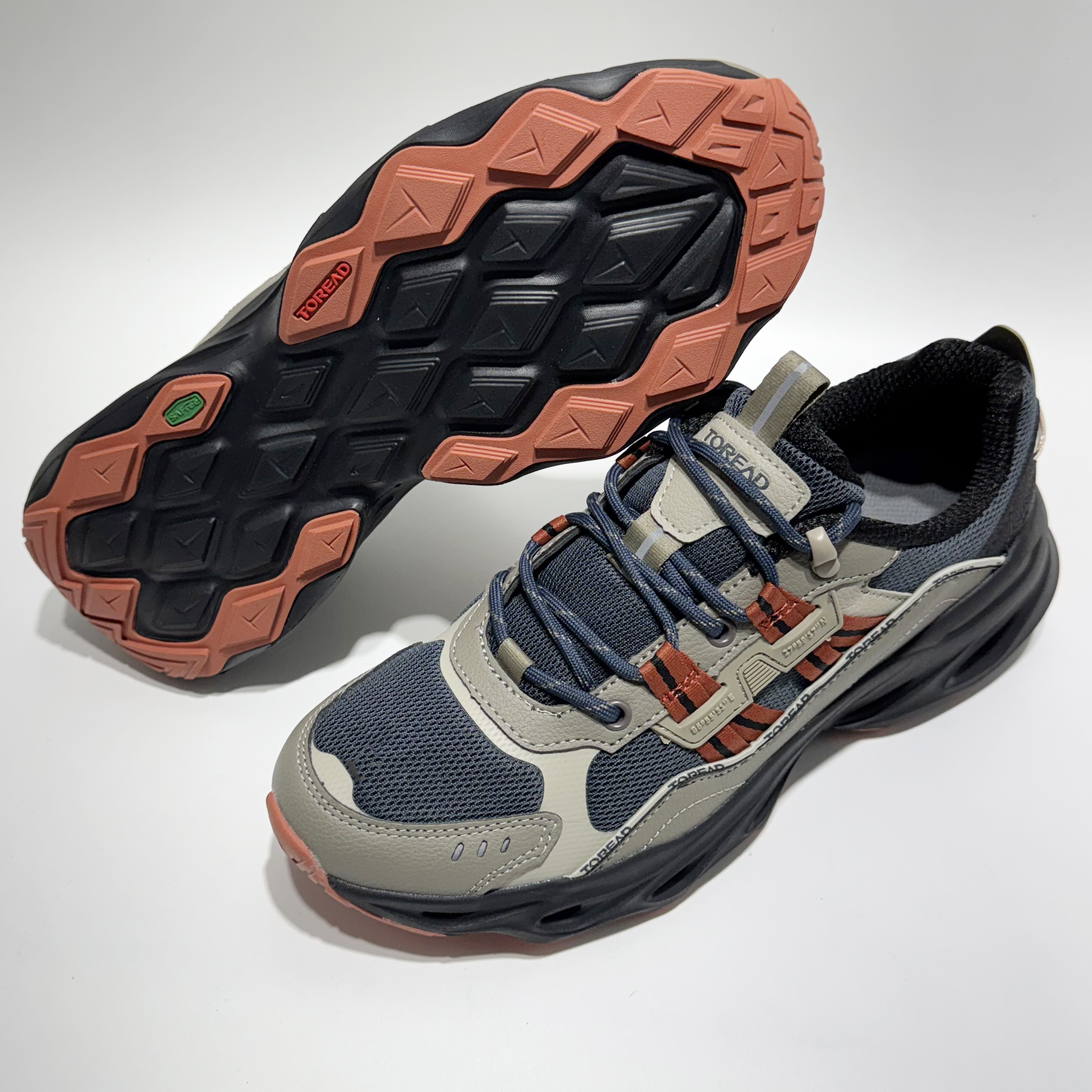 探路者防滑高低帮登山徒步鞋