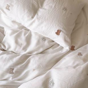 A类米白色小熊刺绣裸睡水洗天丝被罩床单1.5m双人床品柔软四件套