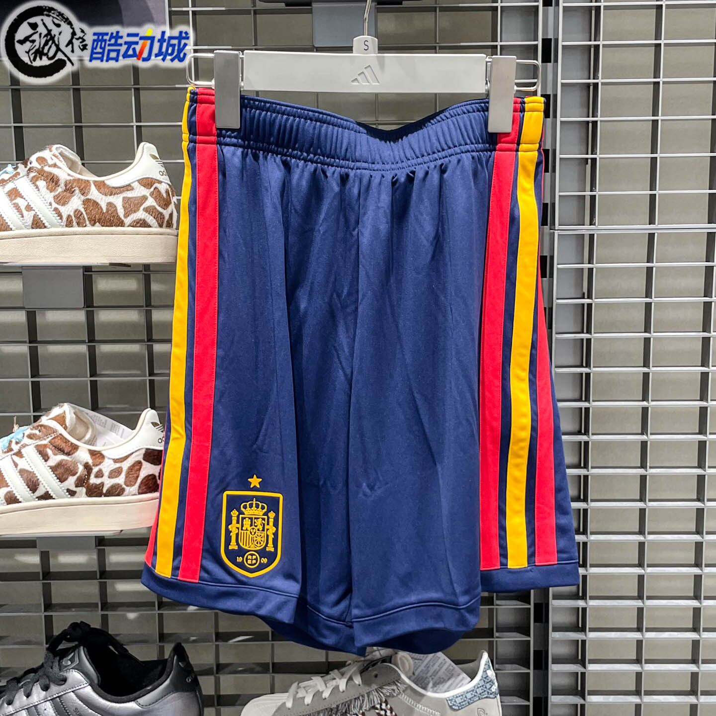 Adidas阿迪达斯男子2026夏季经典复古运动休闲速干足球球裤JN4396