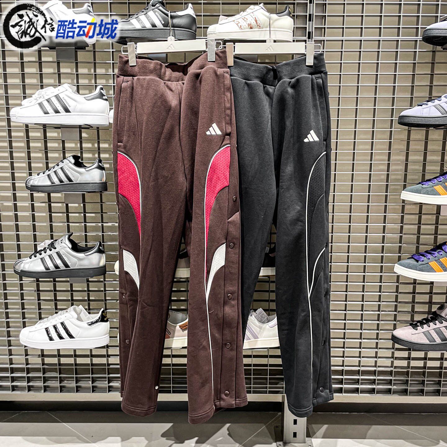 Adidas阿迪达斯男子2026新年款拼接侧开排扣运动裤 KT0637 KV9210