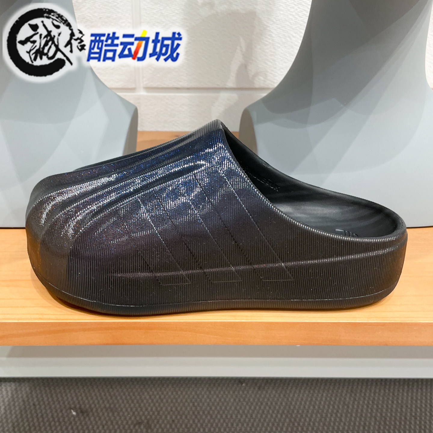 阿迪达斯三叶草男女鞋黑色耐脏半包头一脚蹬运动拖鞋穆勒鞋KJ0989