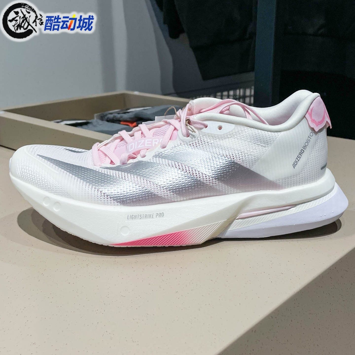 Adidas阿迪达斯女子2026春新款舒适透气运动训练马拉松跑鞋JQ9667
