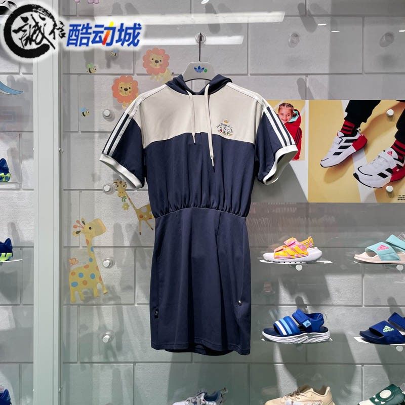 阿迪达斯三叶草女子2024秋新款迪士尼联名款短袖连帽连衣裙JP1436