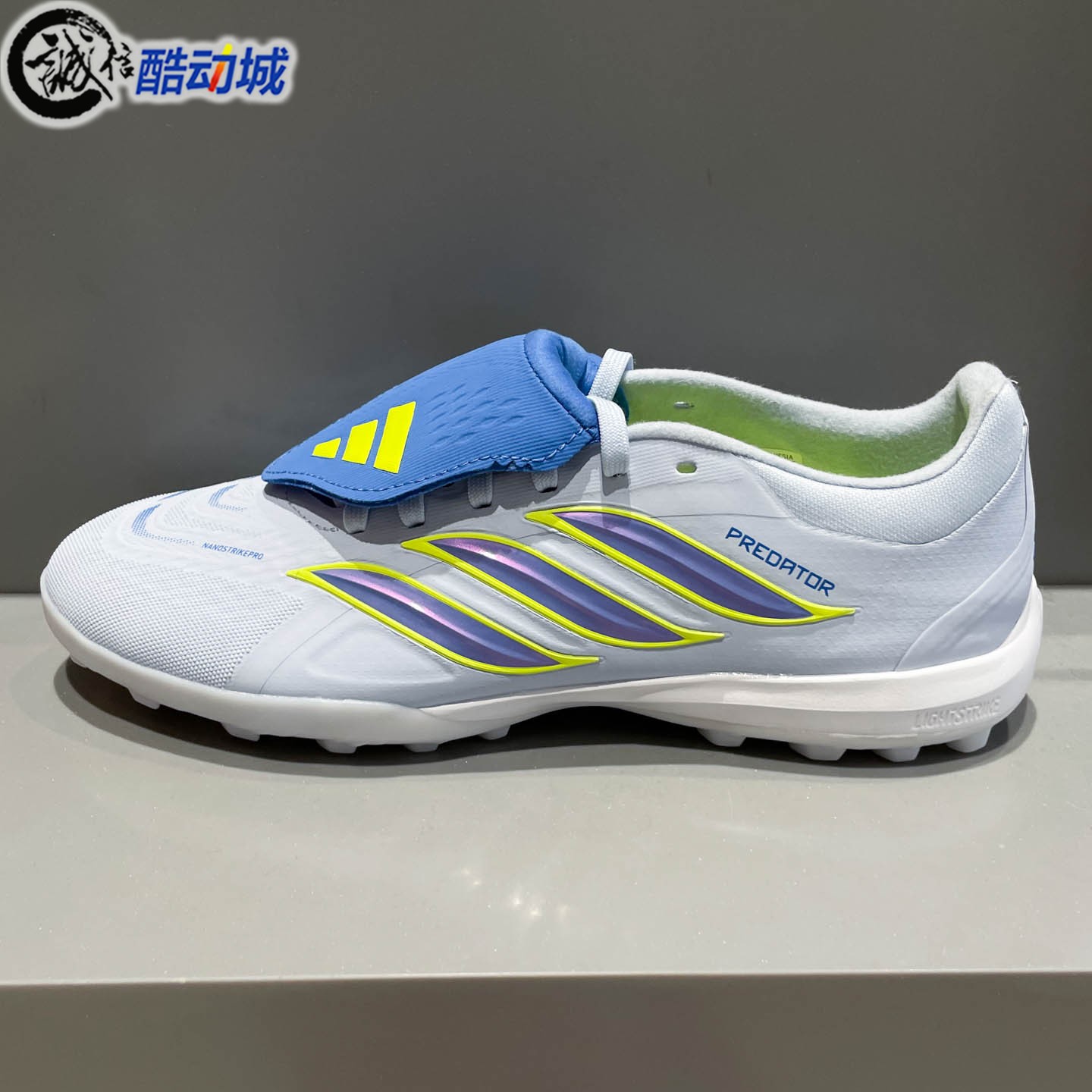 Adidas阿迪达斯男子夏季超轻人造草地/室外硬地碎钉足球鞋 JR7862