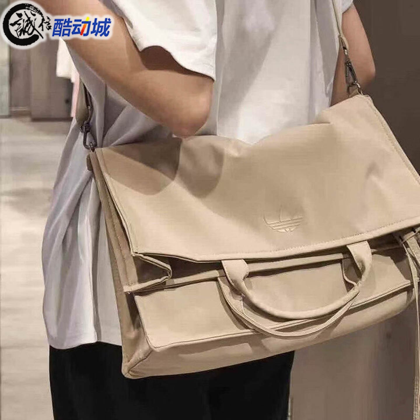 阿迪达斯三叶草男女包2026新款日常休闲通勤实用手提斜挎包KW9639