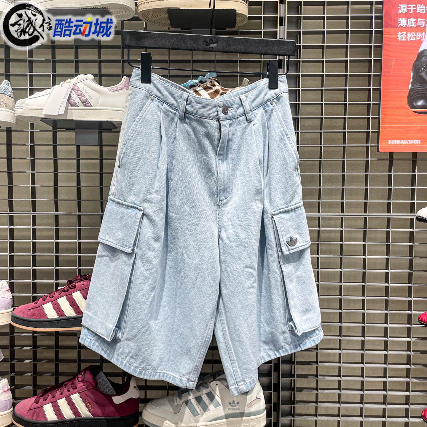 阿迪达斯三叶草男子2026夏季复古牛仔工装宽松运动休闲短裤KX4823